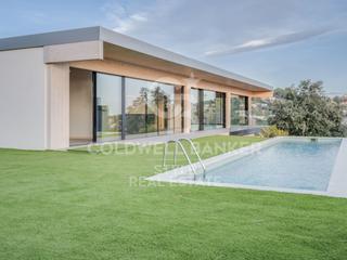 Casa  N/a. Estrena esta casa moderna cerca del centro de matadepera