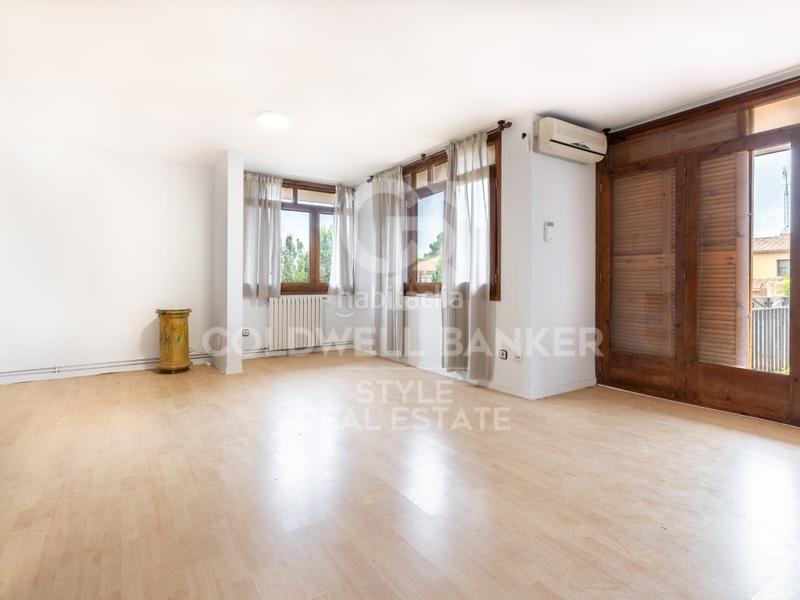 Foto e1f0e7c6-8b2d-46ab-b34a-246fa32bf683. House with parking in Matadepera