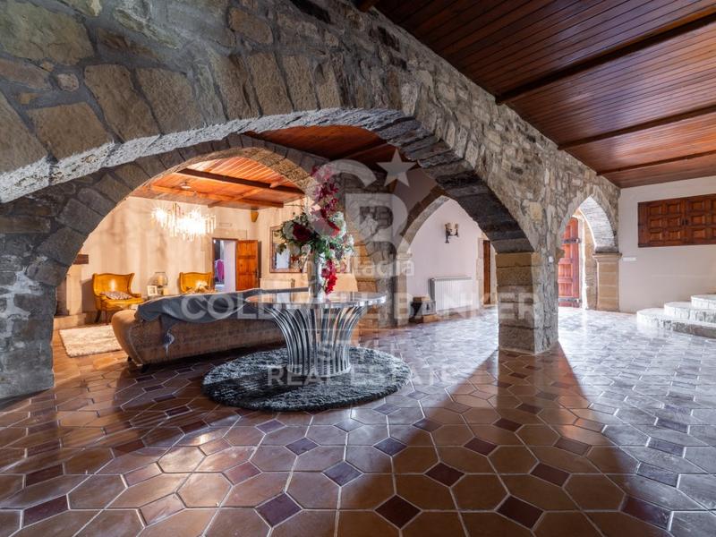 Foto b9ab2666-f266-4328-9aa7-1e80d1610abc. Maison avec parking dans Talamanca