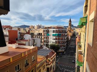 Piso en Hostafrancs. Elegant habitatge en un  sisè pis, amb parking a prop de plaça e