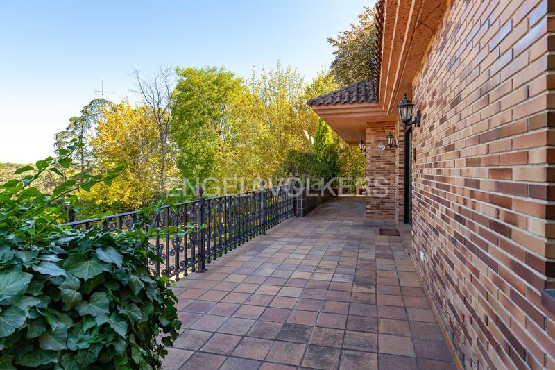 Foto 09fbc68a-66d6-4eef-b4b2-0796d9067753. Casa con riscaldamento parcheggio in Pueblo Pozuelo de Alarcón