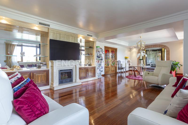 Foto 0cbf4187-b349-42bc-b67f-cab23ec38175. Casa con riscaldamento parcheggio in Pueblo Pozuelo de Alarcón