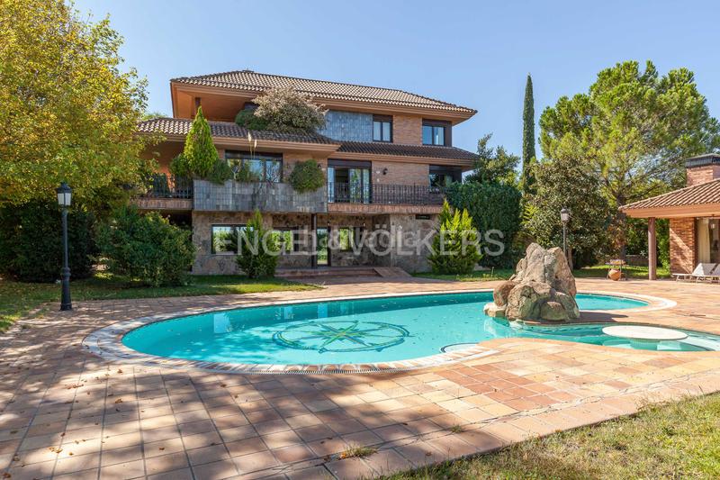 Foto 335be2b9-18cf-441c-949d-ba3b082f63e2. Casa con riscaldamento parcheggio in Pueblo Pozuelo de Alarcón