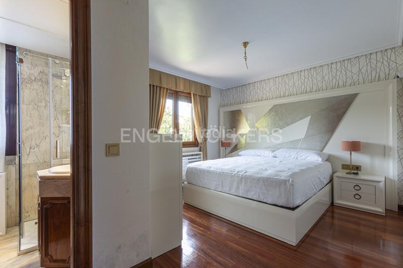 Foto 3f907861-4e92-424c-afbf-ab279f066c2f. Casa con riscaldamento parcheggio in Pueblo Pozuelo de Alarcón