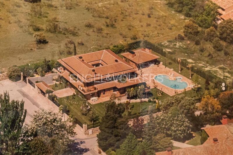 Foto 42af8ef5-3c0f-40df-b53a-5eff6ff247f2. Casa con riscaldamento parcheggio in Pueblo Pozuelo de Alarcón