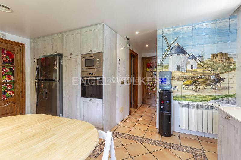 Foto 57849b17-5427-4990-a5db-06c53ad09c44. Casa con riscaldamento parcheggio in Pueblo Pozuelo de Alarcón