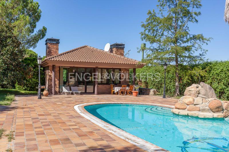 Foto 770d0bfb-35e0-41cd-a64f-2e31c258a332. Casa con riscaldamento parcheggio in Pueblo Pozuelo de Alarcón