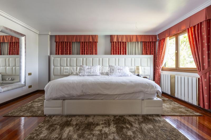 Foto 8cf6876e-ccde-4c9e-81ec-79f7a79f33be. Casa con riscaldamento parcheggio in Pueblo Pozuelo de Alarcón