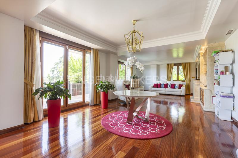 Foto 94e02e70-7456-4cc0-8ba3-fb2f25b4a86f. Casa con riscaldamento parcheggio in Pueblo Pozuelo de Alarcón