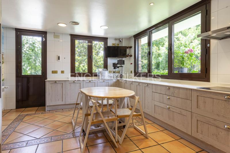 Foto bfc357f3-9543-4340-8497-b30bdf8b9847. Casa con riscaldamento parcheggio in Pueblo Pozuelo de Alarcón