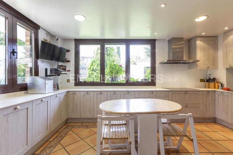 Foto f66adac2-7cd8-4f35-a56a-73dc7fbde843. Casa con riscaldamento parcheggio in Pueblo Pozuelo de Alarcón