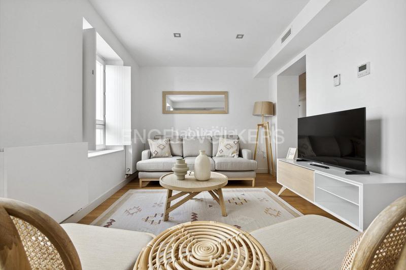 Foto 890df34d-ed6c-418c-bf8b-4f40fd2ef36b. Rent apartment with heating in Universidad-Malasaña Madrid