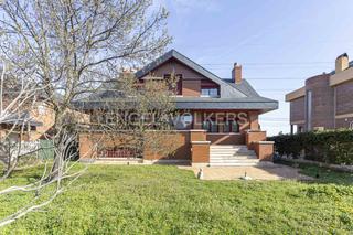 Location Maison  Calle cañada de la carrera. Chalet individual con jardín en pozuelo de alarcón