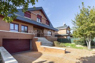 Rent House  Calle cañada de la carrera. Chalet individual con jardín en pozuelo de alarcón