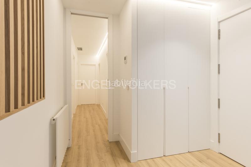 Foto 11314986-e904-4776-adbd-e0e8660e11df. Apartamento luminoso piso con reforma de lujo en Almagro en Madrid