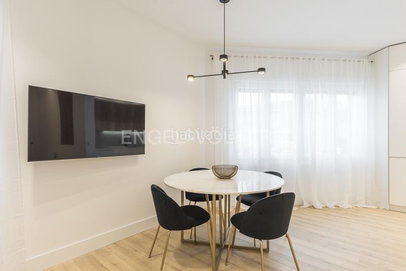 Foto 2e394a7a-7740-4ce3-8aff-3d461275bcac. Apartamento luminoso piso con reforma de lujo en Almagro en Madrid