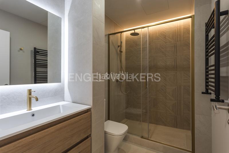 Foto 31937856-5fd0-430f-821d-ab9c86371d1e. Apartamento luminoso piso con reforma de lujo en Almagro en Madrid
