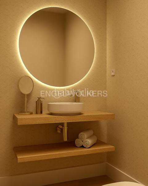 Foto 34a0f45b-d57c-4060-8ddf-cfb33fcd6b1a. Apartamento luminoso piso con reforma de lujo en Almagro en Madrid