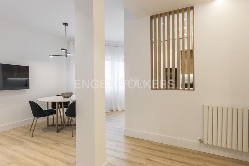 Foto 45d6e524-ca03-4aae-b886-c84c9ba68f02. Apartamento luminoso piso con reforma de lujo en Almagro en Madrid