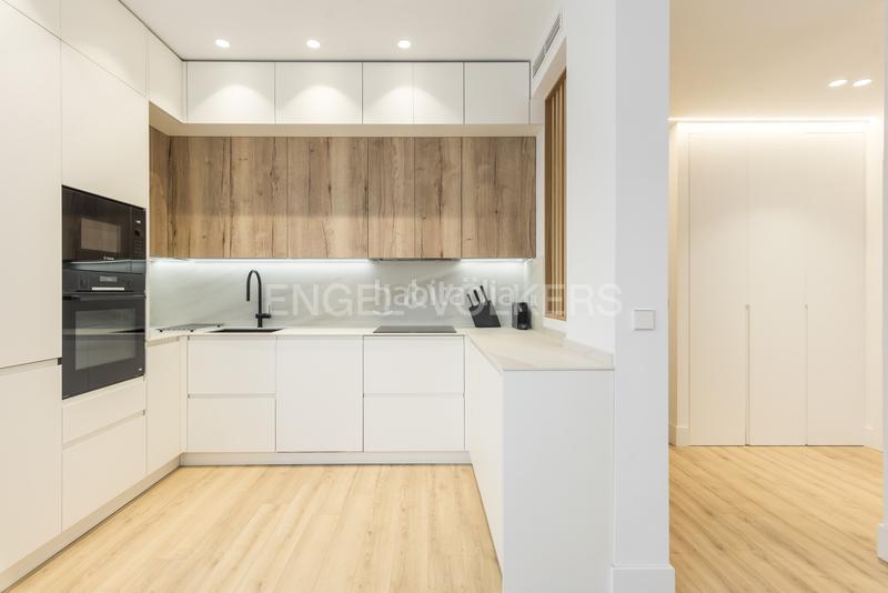 Foto 6134303e-b4fd-482b-a227-1dd87bdfcc66. Apartamento luminoso piso con reforma de lujo en Almagro en Madrid