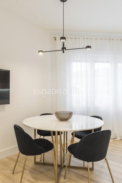Foto 86bc5aa6-2ed9-489e-b602-761a09e86abb. Apartamento luminoso piso con reforma de lujo en Almagro en Madrid