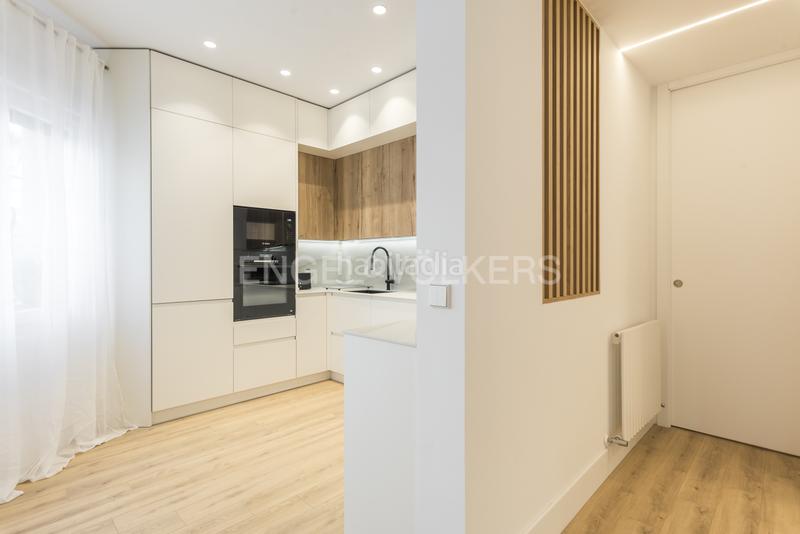 Foto 8f5a10a6-e7f6-423f-bd20-aaf8f7016c3e. Apartamento luminoso piso con reforma de lujo en Almagro en Madrid
