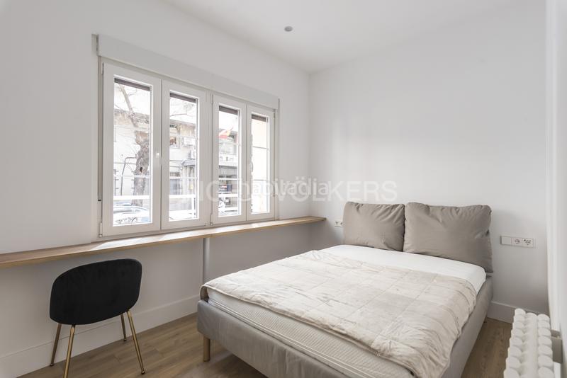Foto d8e51929-9ad2-4110-8c8b-6913cc367a75. Apartamento luminoso piso con reforma de lujo en Almagro en Madrid
