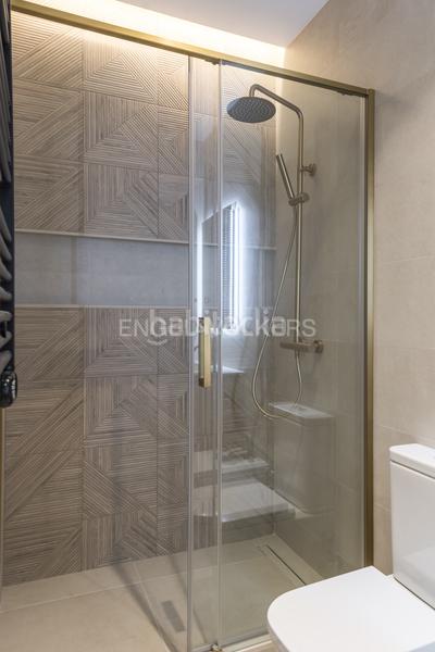 Foto d9d06081-20a7-45dc-aa0e-77e8a2d21e6b. Apartamento luminoso piso con reforma de lujo en Almagro en Madrid