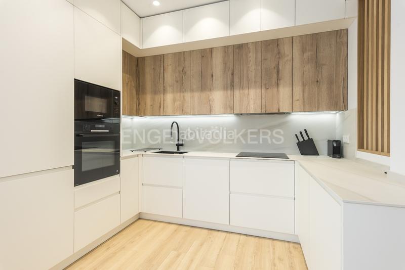 Foto e50e9843-1fd2-49db-9239-15cbcec0859c. Apartamento luminoso piso con reforma de lujo en Almagro en Madrid