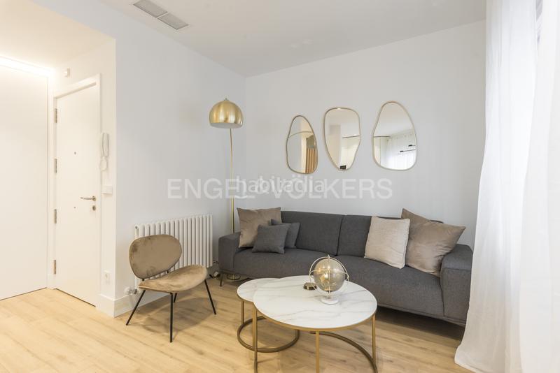 Foto f3b92a02-0424-4ae9-ac92-8c140b4abd18. Apartamento luminoso piso con reforma de lujo en Almagro en Madrid