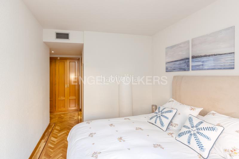 Foto 0bf67483-720e-4c83-96a0-e284183f95b4. Lloguer apartament amb calefacció aparcament piscina a Madrid