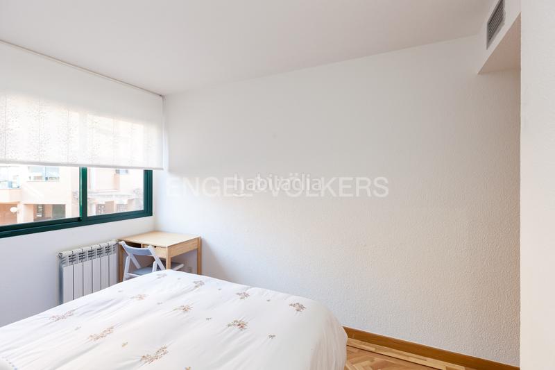 Foto b1b5ad26-8f09-4924-94d8-dadc406ea494. Lloguer apartament amb calefacció aparcament piscina a Madrid