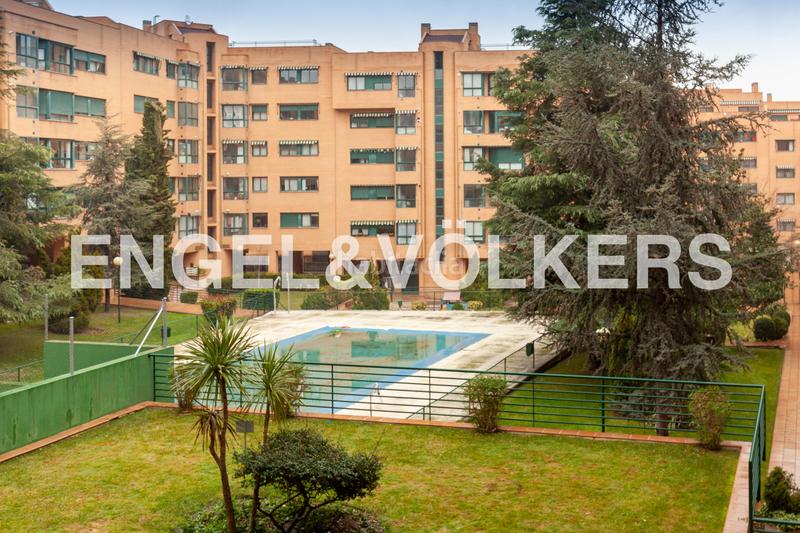 Foto b1fcd2fd-b070-4596-bfe0-d85c1a187435. Lloguer apartament amb calefacció aparcament piscina a Madrid