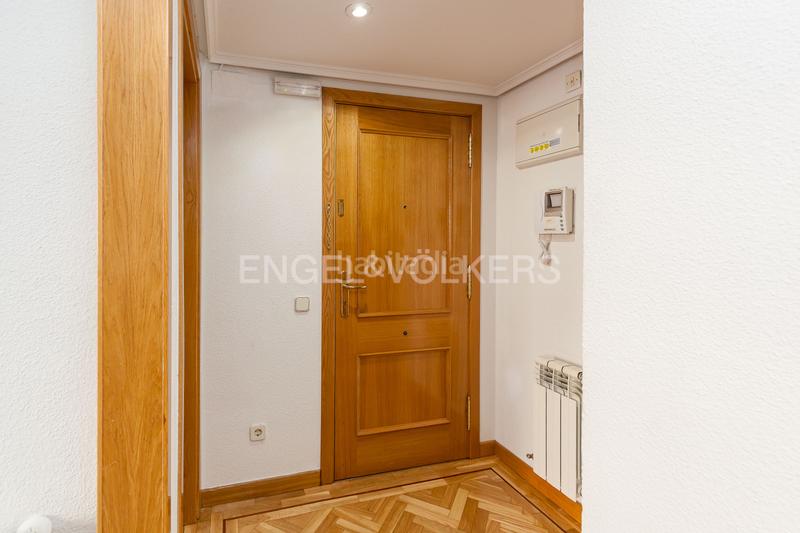 Foto b55bac7b-260e-4a9a-ba30-eb96e2492f4f. Lloguer apartament amb calefacció aparcament piscina a Madrid