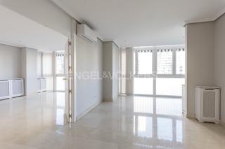 Lloguer Apartament  Paseo de la castellana. Luminoso piso reformado con cinco dormitorios y cuatro baños en