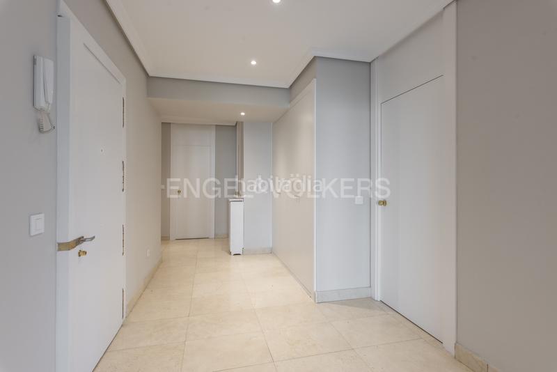 Foto 03f06d87-11b9-4a78-978a-9d77fd0bf5d9. Miete appartement mit heizung in Nueva España Madrid