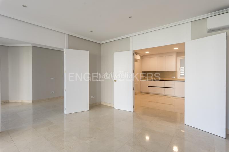 Foto 3ce76400-1d0a-43a5-a024-954e74765e16. Miete appartement mit heizung in Nueva España Madrid