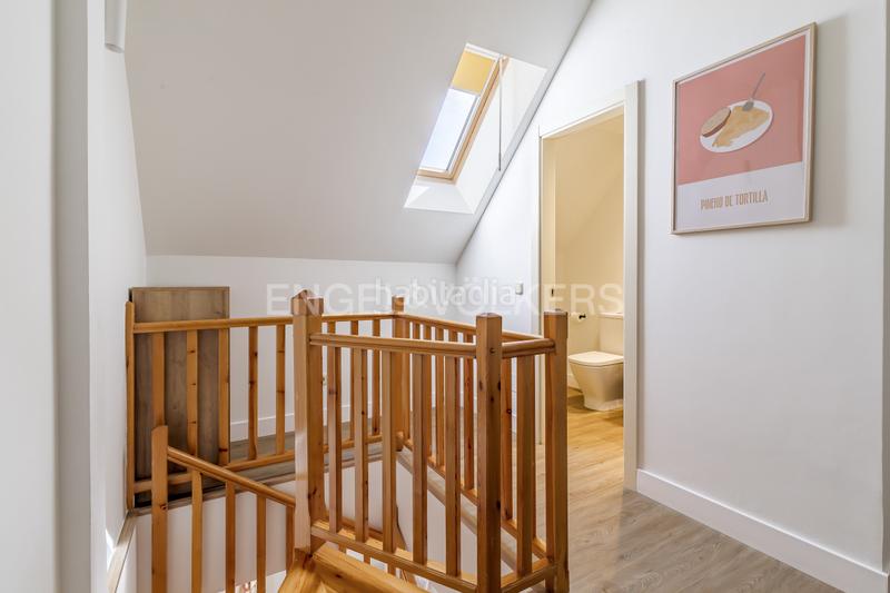 Foto 0ac59b20-98c9-4a6f-a8f7-5bcae5897024. Alquiler apartamento encantador apartamento de 2 habitaciones con terraza en Madrid