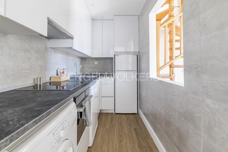 Foto 2709abe4-f757-40f6-8961-c1de26f6742a. Alquiler apartamento encantador apartamento de 2 habitaciones con terraza en Madrid