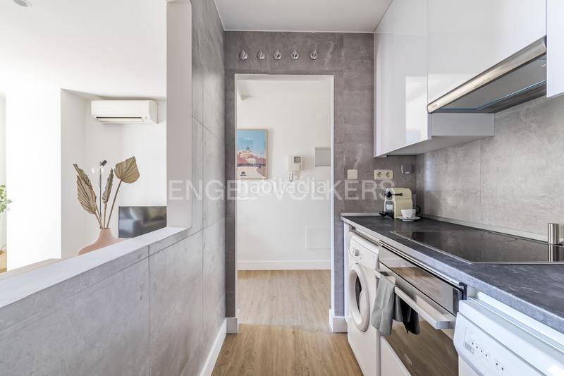 Foto e5529072-58fd-4297-abc8-0f2f07ee2d15. Alquiler apartamento encantador apartamento de 2 habitaciones con terraza en Madrid