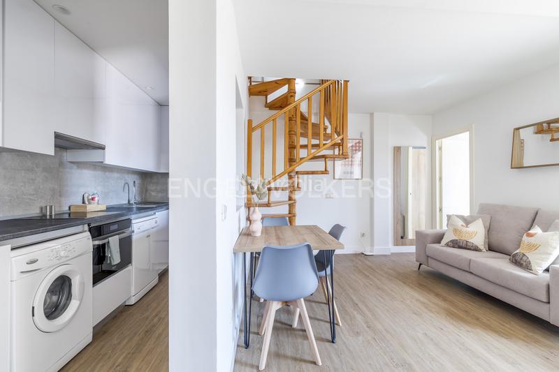 Foto ee249ecd-277f-4009-a72b-3e8f1dfc5e78. Alquiler apartamento encantador apartamento de 2 habitaciones con terraza en Madrid