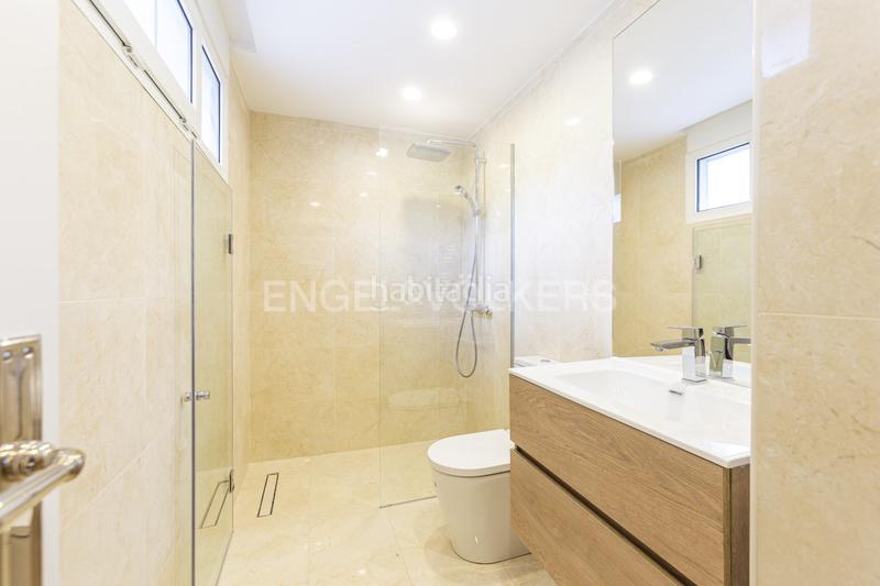 Foto 00f47249-05f5-4a2c-8265-5279f127daeb. Casa amb calefacció piscina a Navalquejigo-Los Arroyos Escorial (El)