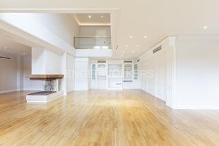 Maison à Navalquejigo-Los Arroyos. Chalet de lujo con piscinas interior y exterior en los arroyos