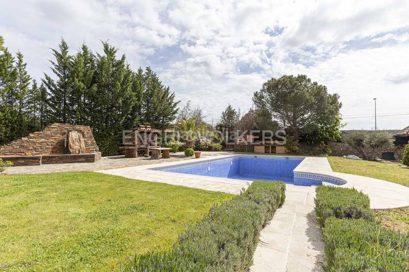 Foto 1548befb-7d61-4875-b26a-ff02d1e3cb60. Casa amb calefacció piscina a Navalquejigo-Los Arroyos Escorial (El)