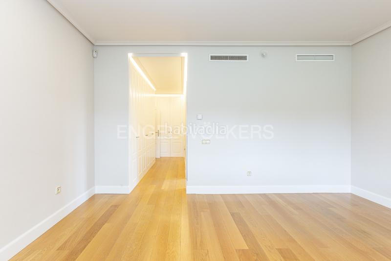 Foto 97c409b2-761f-4a41-a63a-ac18fd3efba6. Casa amb calefacció piscina a Navalquejigo-Los Arroyos Escorial (El)