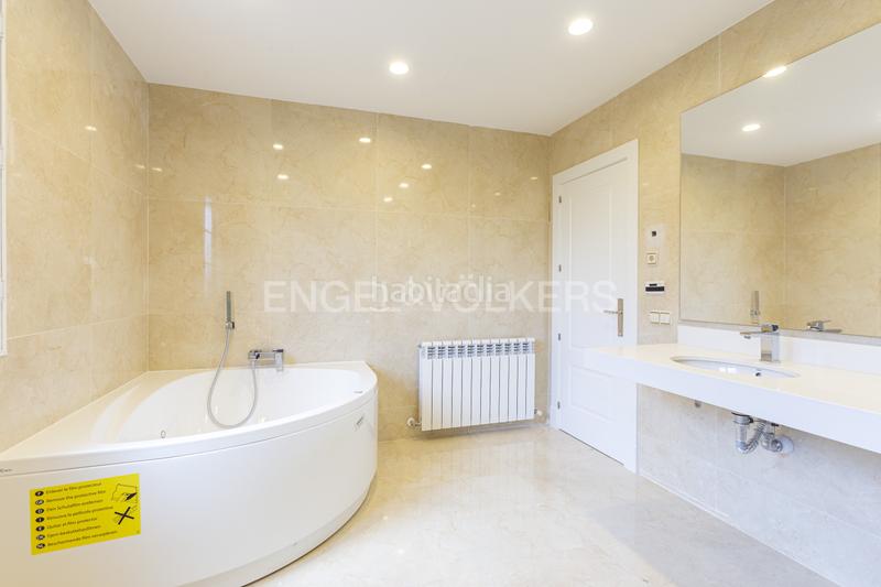 Foto b2143a34-aa56-45ff-b766-7072d88dfc02. Casa amb calefacció piscina a Navalquejigo-Los Arroyos Escorial (El)