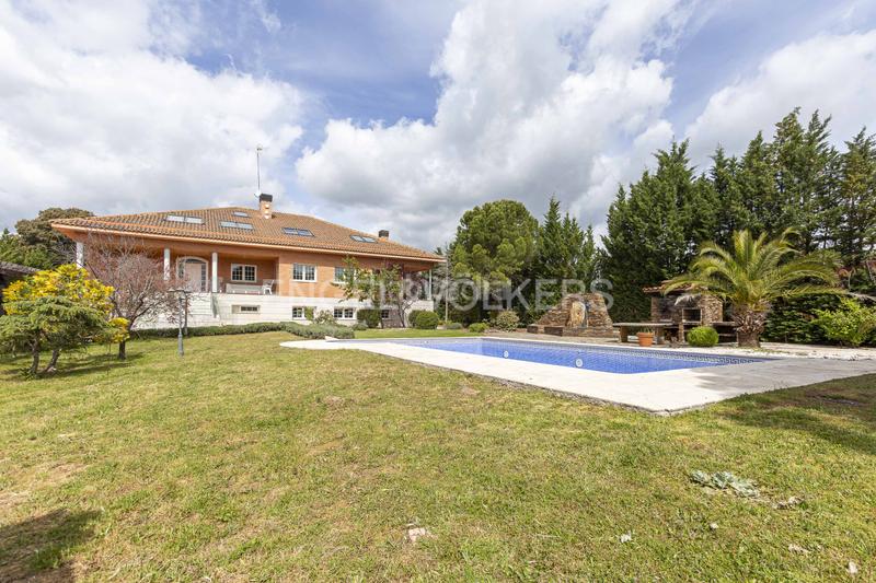 Foto bcc5de80-6b18-4dd0-adaf-be1d9283a978. Casa amb calefacció piscina a Navalquejigo-Los Arroyos Escorial (El)