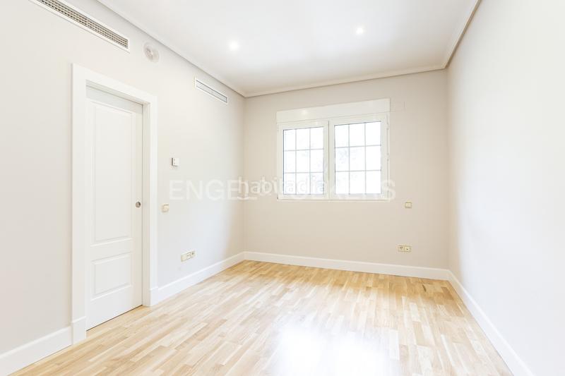 Foto c1276bc9-c297-4e17-9f43-5fd461051425. Casa amb calefacció piscina a Navalquejigo-Los Arroyos Escorial (El)