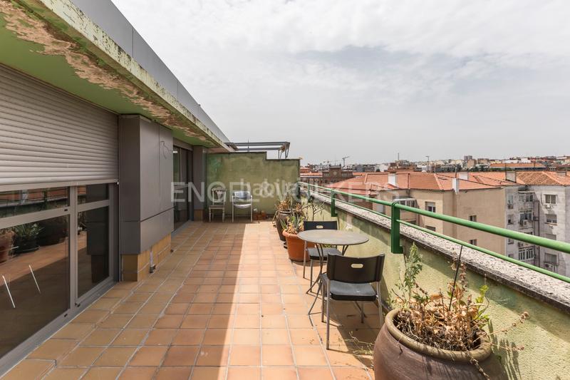 Foto 5fc0b0a2-aa0a-4000-a2e9-ef5aaa747e4e. Ático espectacular y espacioso ático con terraza en Madrid