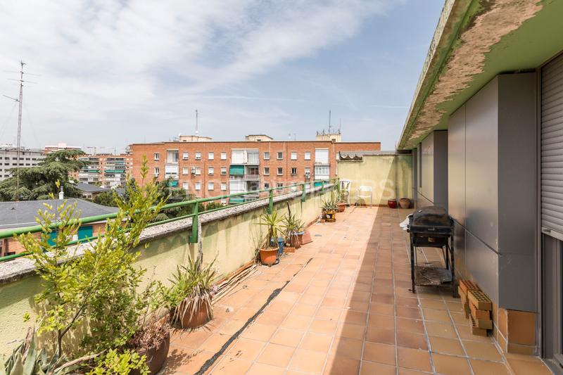 Foto b2037926-c9a2-4af9-9191-34d9f0caab02. Ático espectacular y espacioso ático con terraza en Madrid